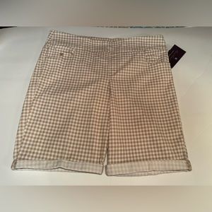 Gloria Vanderbilt Amanda Pull on Bermuda shorts size 16W Brand New!